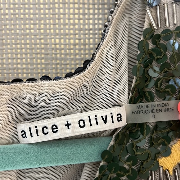 Alice + Olivia Alaina dress in sequined mesh size 0
Deep V neckline - Picture 4 of 6